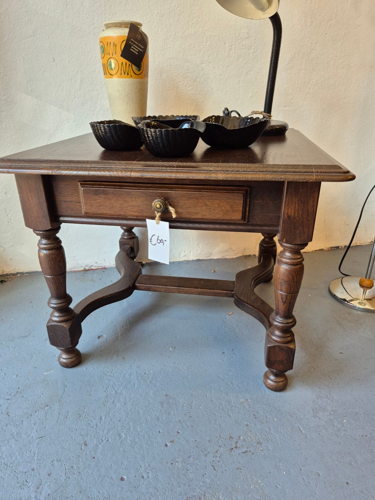 Antieke houten bijzettafel met lade, Ophalen