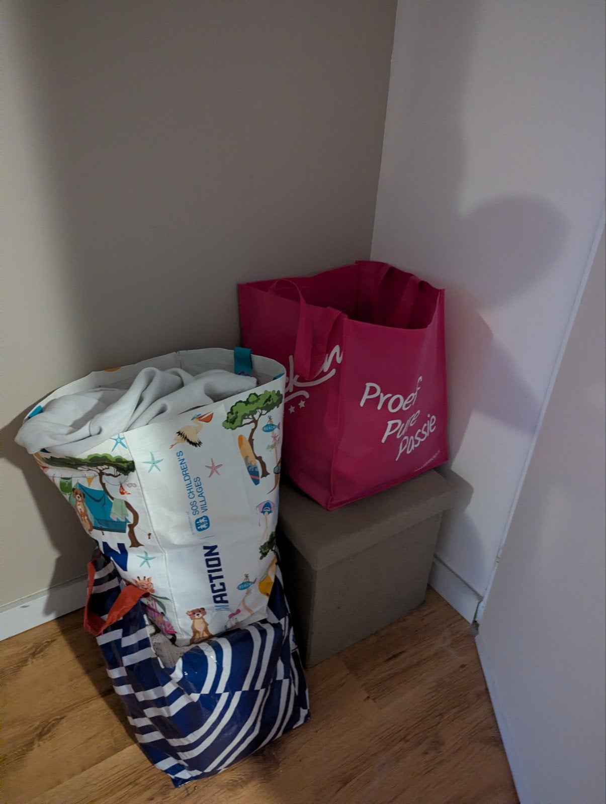 Big shoppers vol kleding GRATIS, Kleding | Dames, Overige Dameskleding, Gedragen, Ophalen