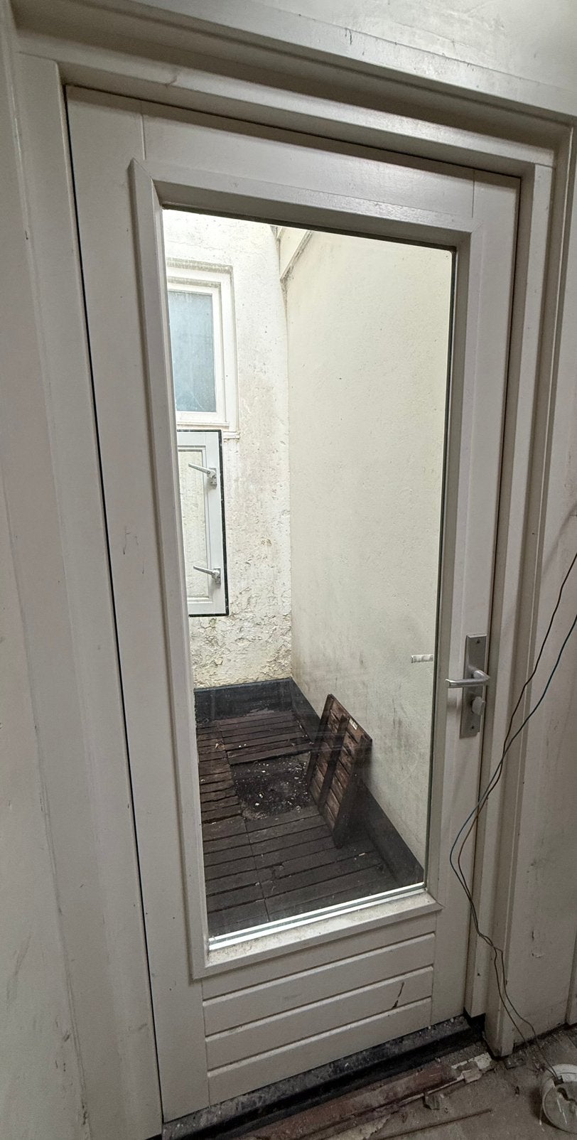 Zware buitendeur met dubbel glas (met kozijn en dorpel), Doe-het-zelf en Verbouw, Kozijnen en Schuifpuien, Zo goed als nieuw, Deurkozijn