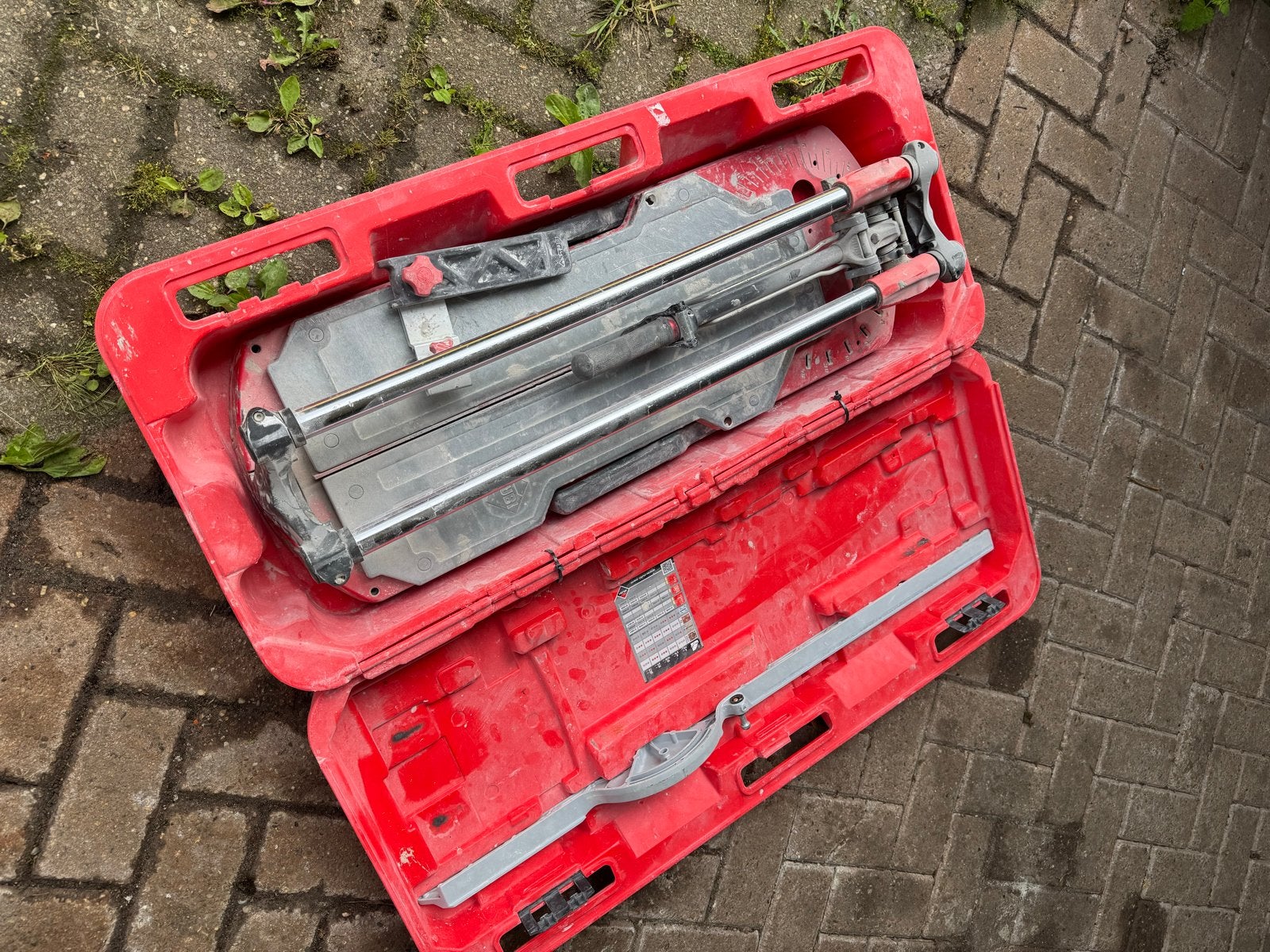Rubi Tegelsnijder in Koffer, Ophalen, Gebruikt