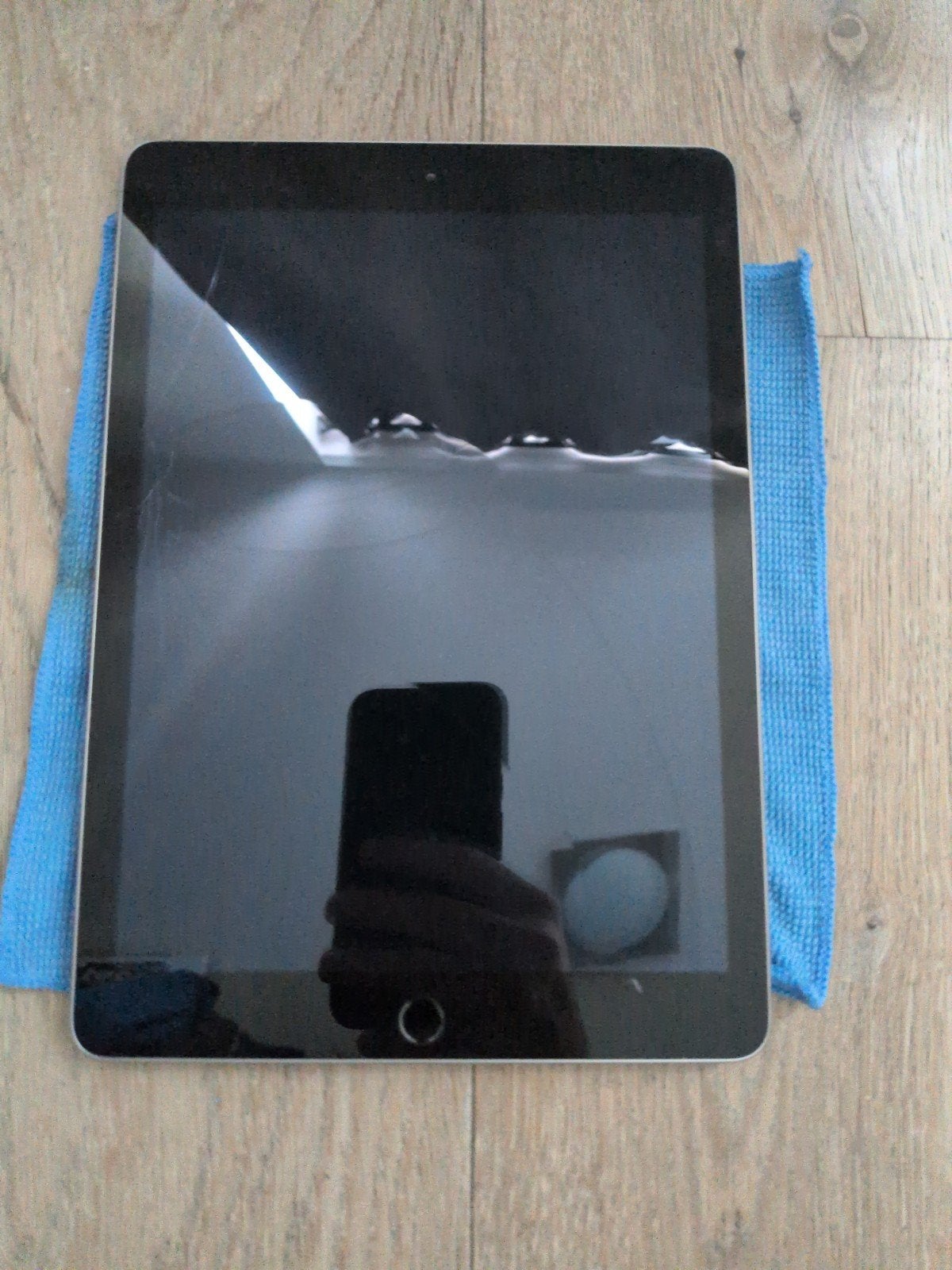Apple iPad A1822 (5e generatie) 32 GB - Scherm kapot, werkt, 10 inch, Gebruikt, 32 GB, Grijs