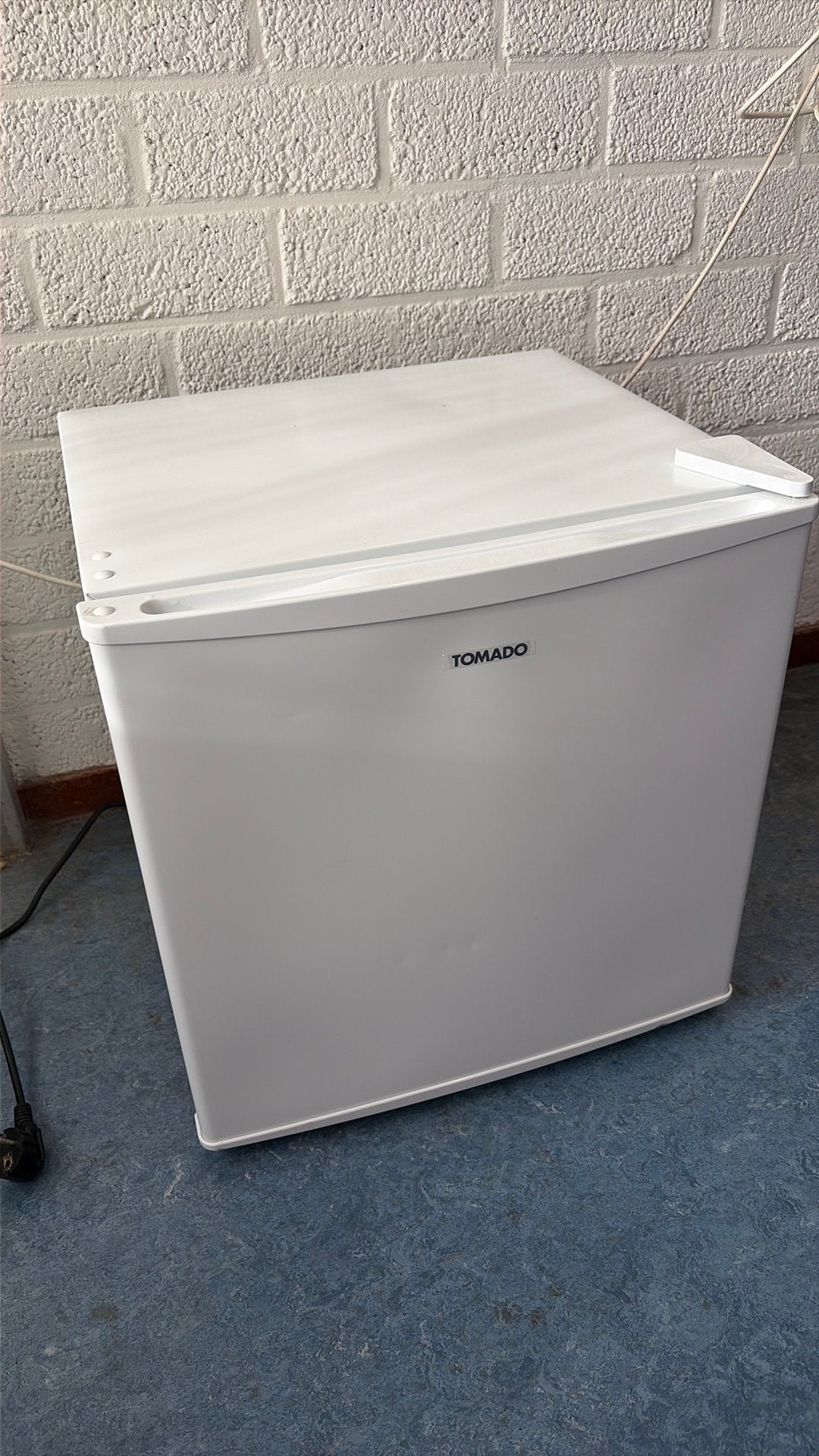 Tomado TFM4402W - Mini vriezer - Vrijstaand - Wit, Minder dan 85 cm, Minder dan 60 cm, Zo goed als nieuw, Vrijstaand