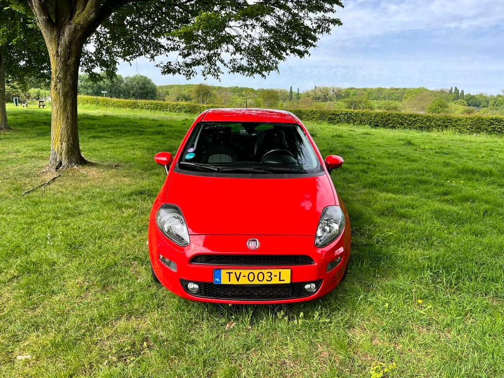 Fiat Punto 0.9 Twinair Turbo 100pk 5d 2018 Rood, Auto's, Voorwielaandrijving, 4 cilinders, 49 €/maand, Origineel Nederlands