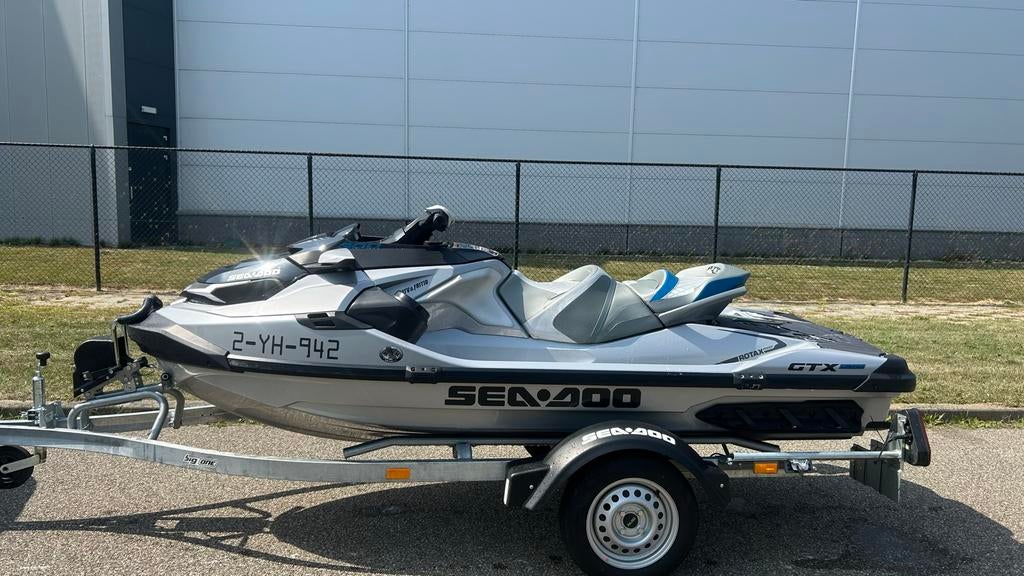Seadoo GTX 300 | big one trailer | audio | 2021 | 44 h, Watersport en Boten, Ophalen, Zo goed als nieuw, Benzine, 200 pk of meer