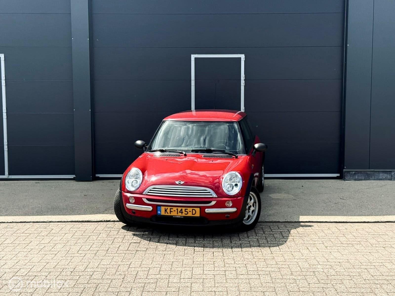 Mini Cooper 2002 NIEUWE APK, Voorwielaandrijving, 15 km/l, Gebruikt, Zwart