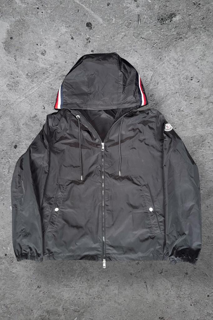 Moncler winterbreaker, Ophalen of Verzenden, Zo goed als nieuw, Maat 52/54 (L), Zwart