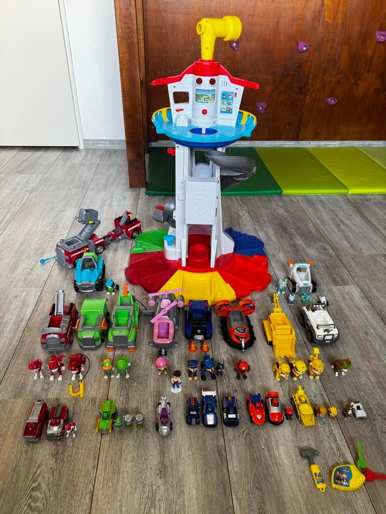 PAW PATROL set: uitkijktoren, 23 voertuigen, 25 pups, Ophalen, Gebruikt, Jongen of Meisje