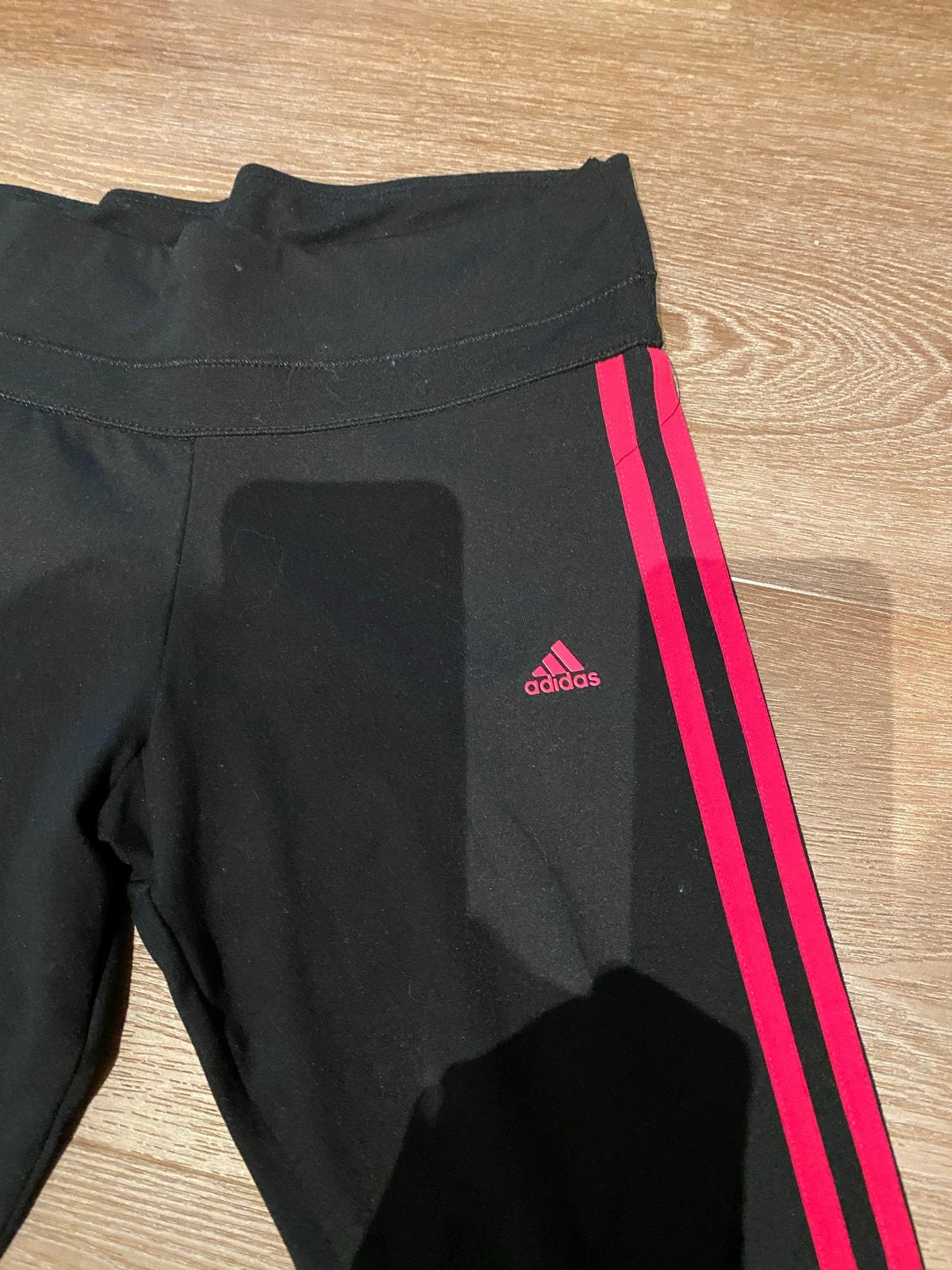 Adidas sportlegging zwart met roze strepen, Kleding | Dames, Zwart, Ophalen of Verzenden, Fitness of Aerobics, Maat 36 (S)