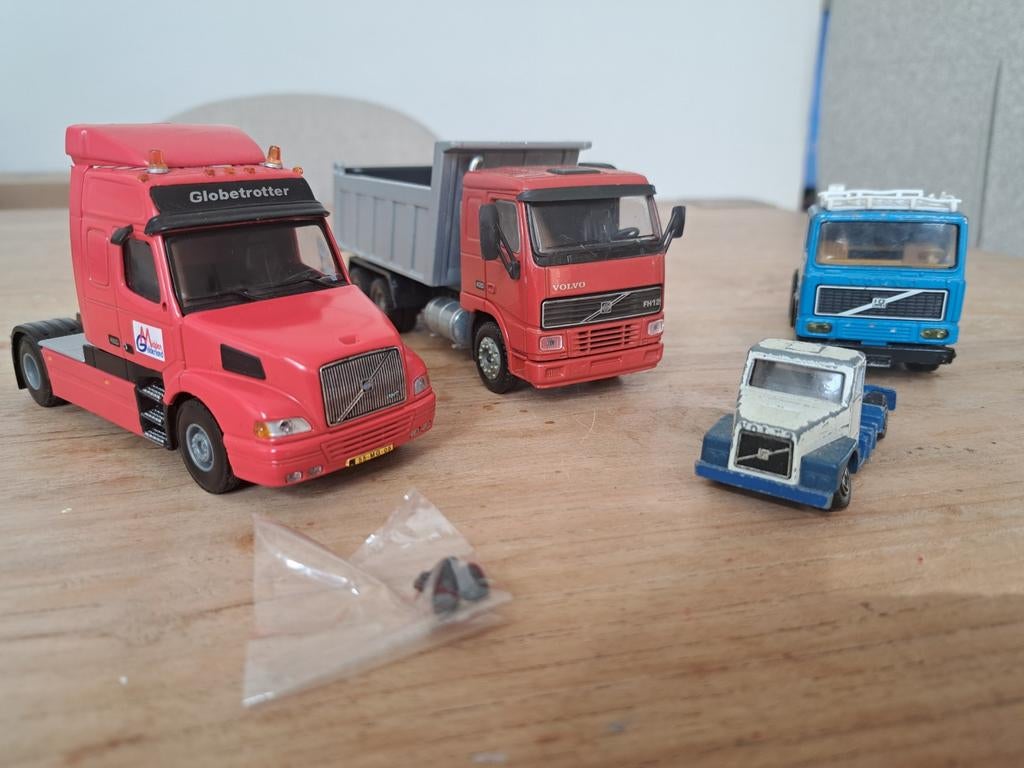 Volvo setje van 4 conrad lion toys siku, Hobby en Vrije tijd, Modelauto's | 1:50, Ophalen of Verzenden, Gebruikt, Bus of Vrachtwagen
