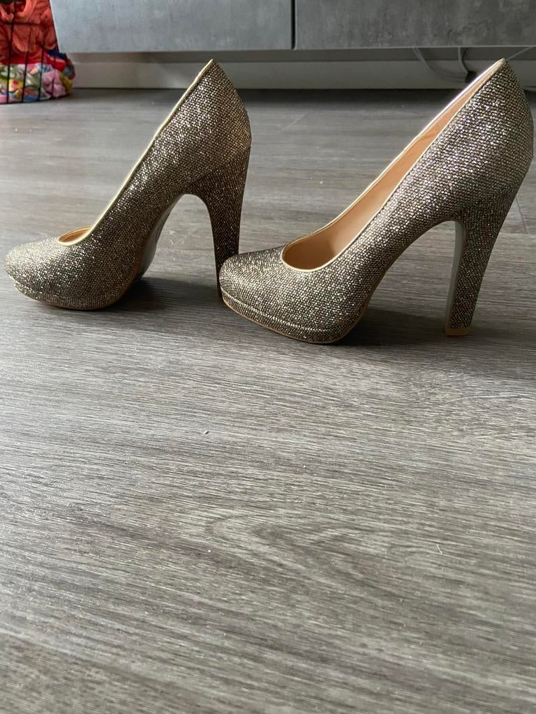 Verschillende pumps, Ophalen, Pumps, Overige kleuren, Zo goed als nieuw