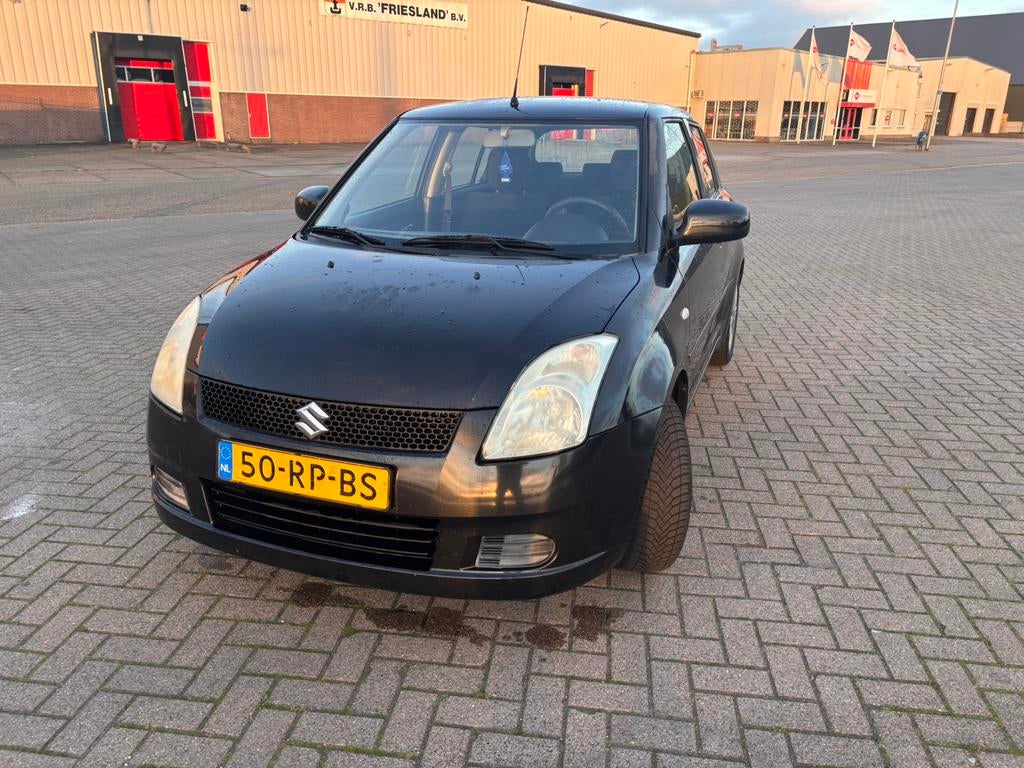 Suzuki Swift 1.3 5D 2005 Zwart, Auto's, Voorwielaandrijving, 40 €/maand, 965 kg, 400 kg