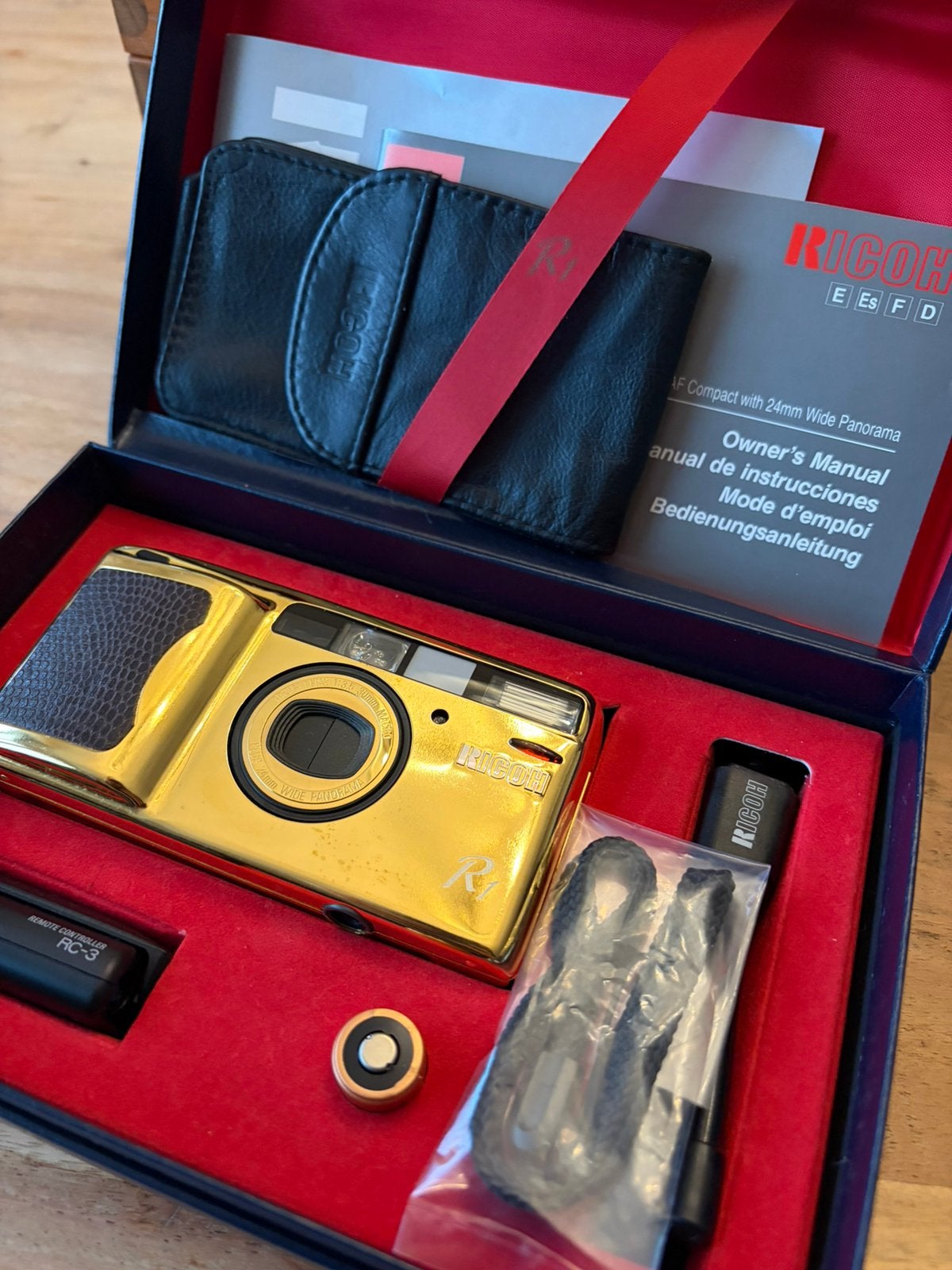Ricoh R1 Gold Edition, Audio, Tv en Foto, Fotocamera's Analoog, Ophalen of Verzenden, Zo goed als nieuw