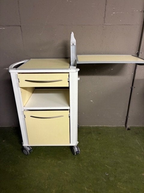 Ziekenhuis nachtkastjes, Ophalen, Gebruikt, Minder dan 45 cm, -