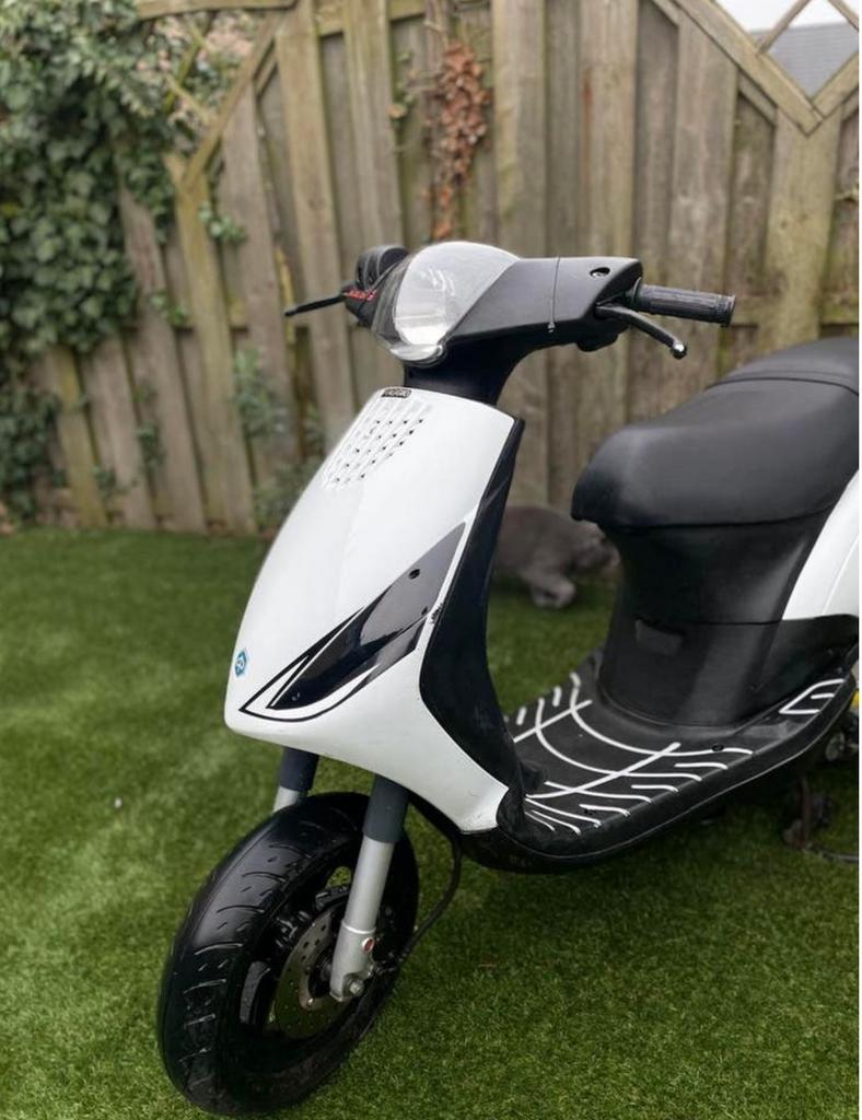 Zip 80cc 4t2v, Fietsen en Brommers, Scooters | Piaggio, Zo goed als nieuw, Zip, Maximaal 45 km/u, Benzine, Ophalen of Verzenden