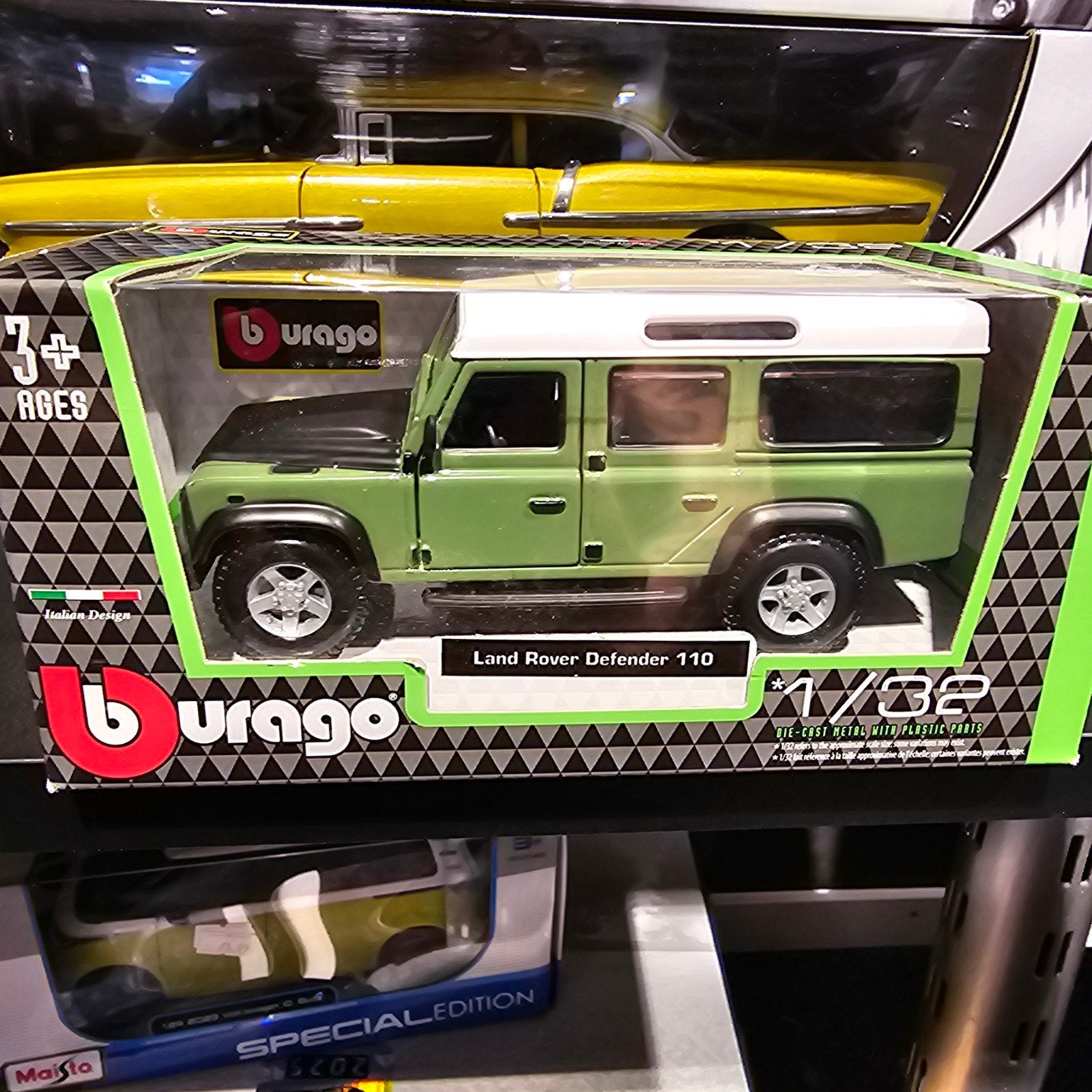 Burago Land Rover Defender 110 - Nieuw in doos, Burago, Onbekend, Nieuw, Ophalen of Verzenden