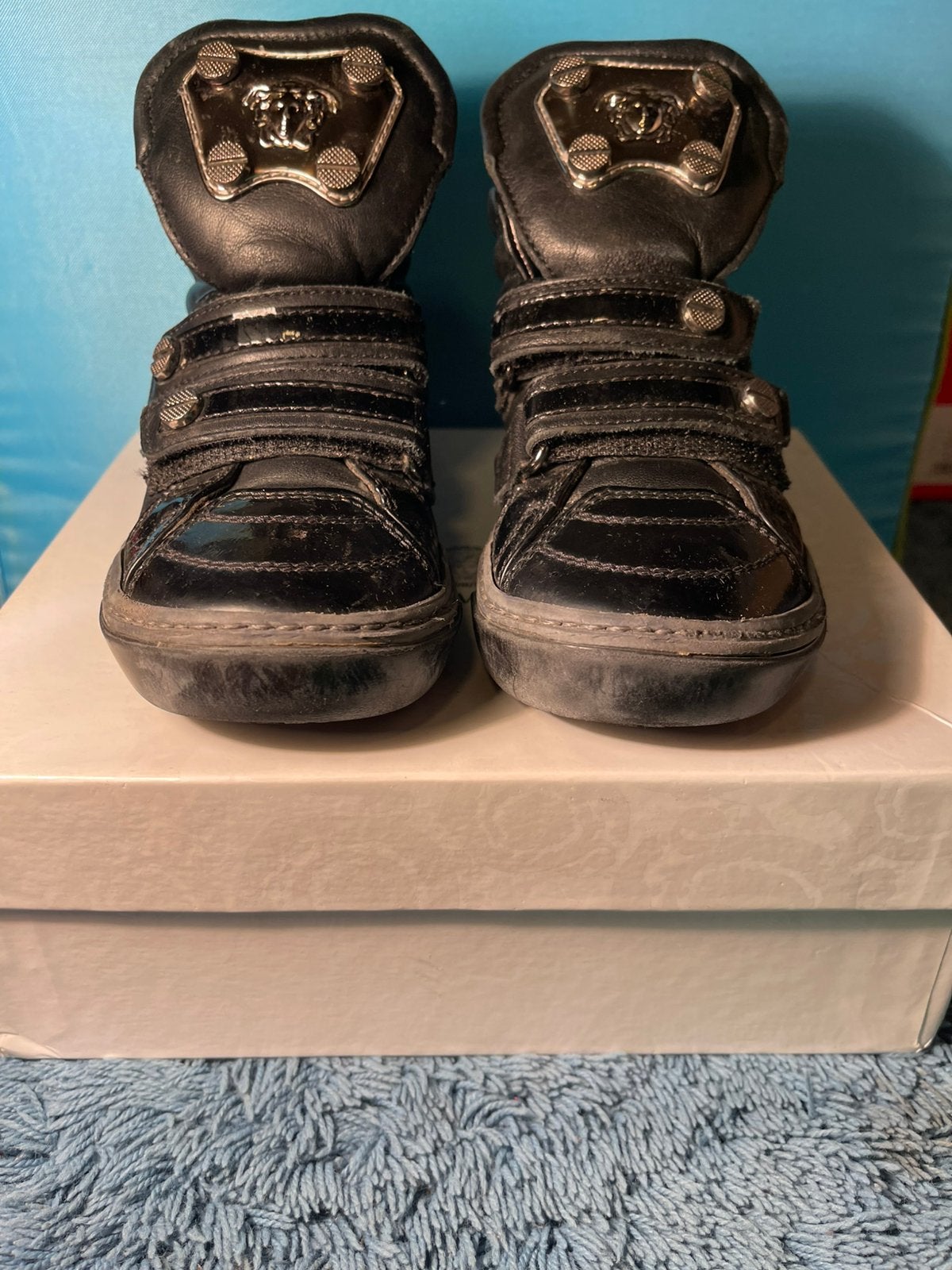 Schoenen young versace, Jongen of Meisje, Schoenen, Ophalen of Verzenden, Zo goed als nieuw