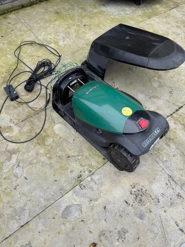 RC304U robotmaaier met garage, Tuin en Terras, Robotmaaiers, Ophalen, Gebruikt, Bestuurbaar via app, Robomow