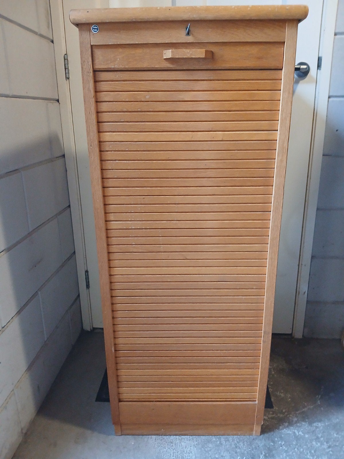 Mooie Eeka Meubel rolluikkast met sleutel vintage, Ophalen