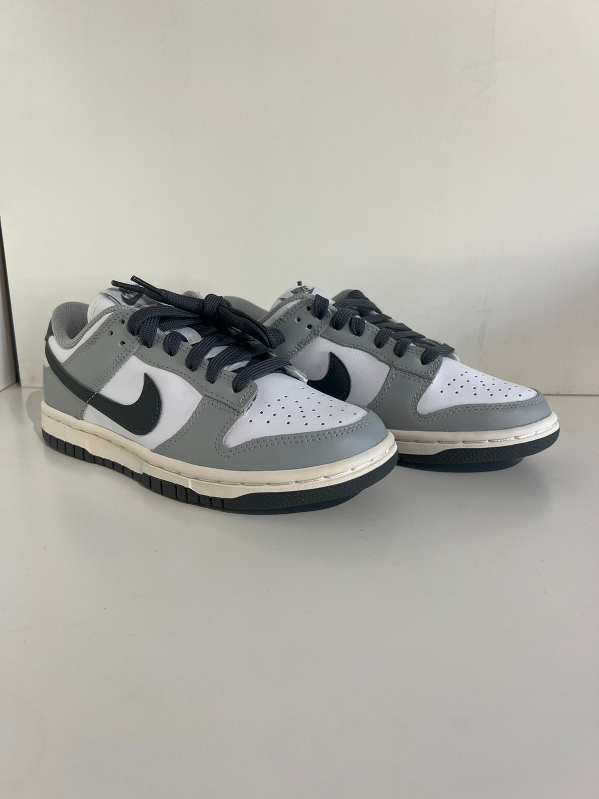 Nike Dunk low Light Smoke Grey (W), ., Nieuw, Ophalen of Verzenden, Sneakers of Gympen