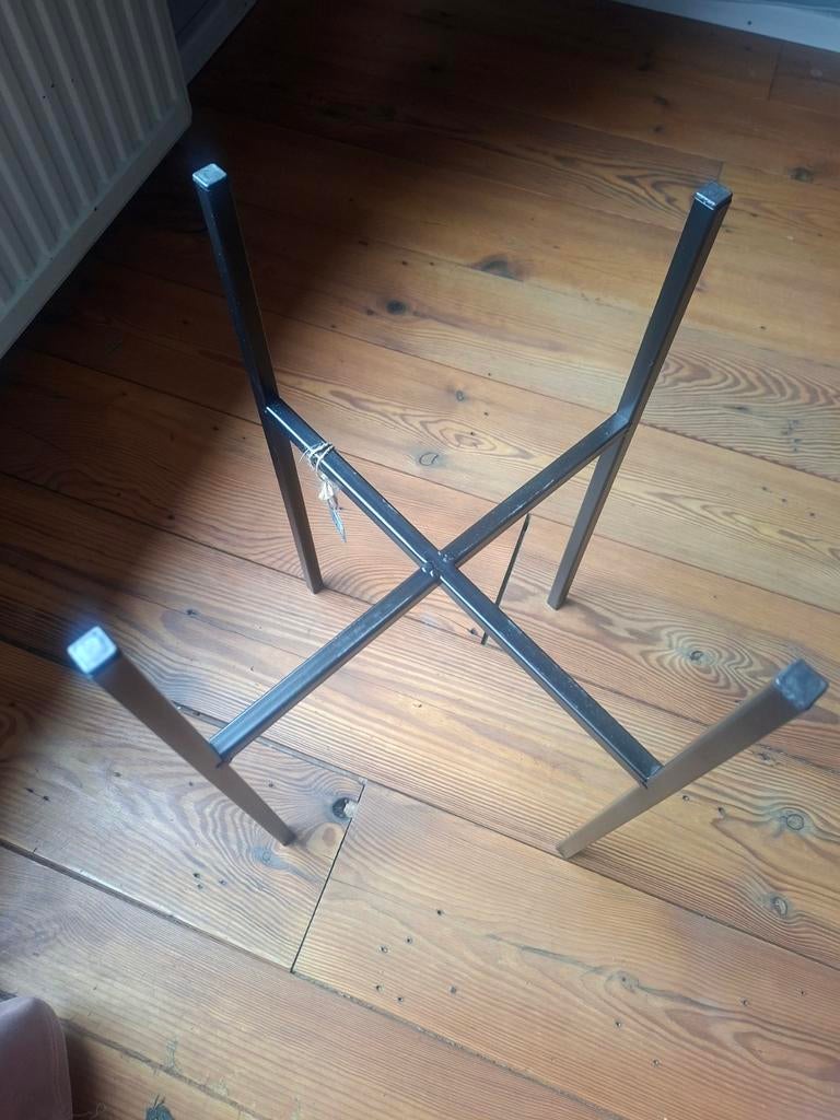Plantenstandaard , zwart , industriël., Huis en Inrichting, Woonaccessoires | Overige, Ophalen, Zo goed als nieuw, Zwart, Industrieel