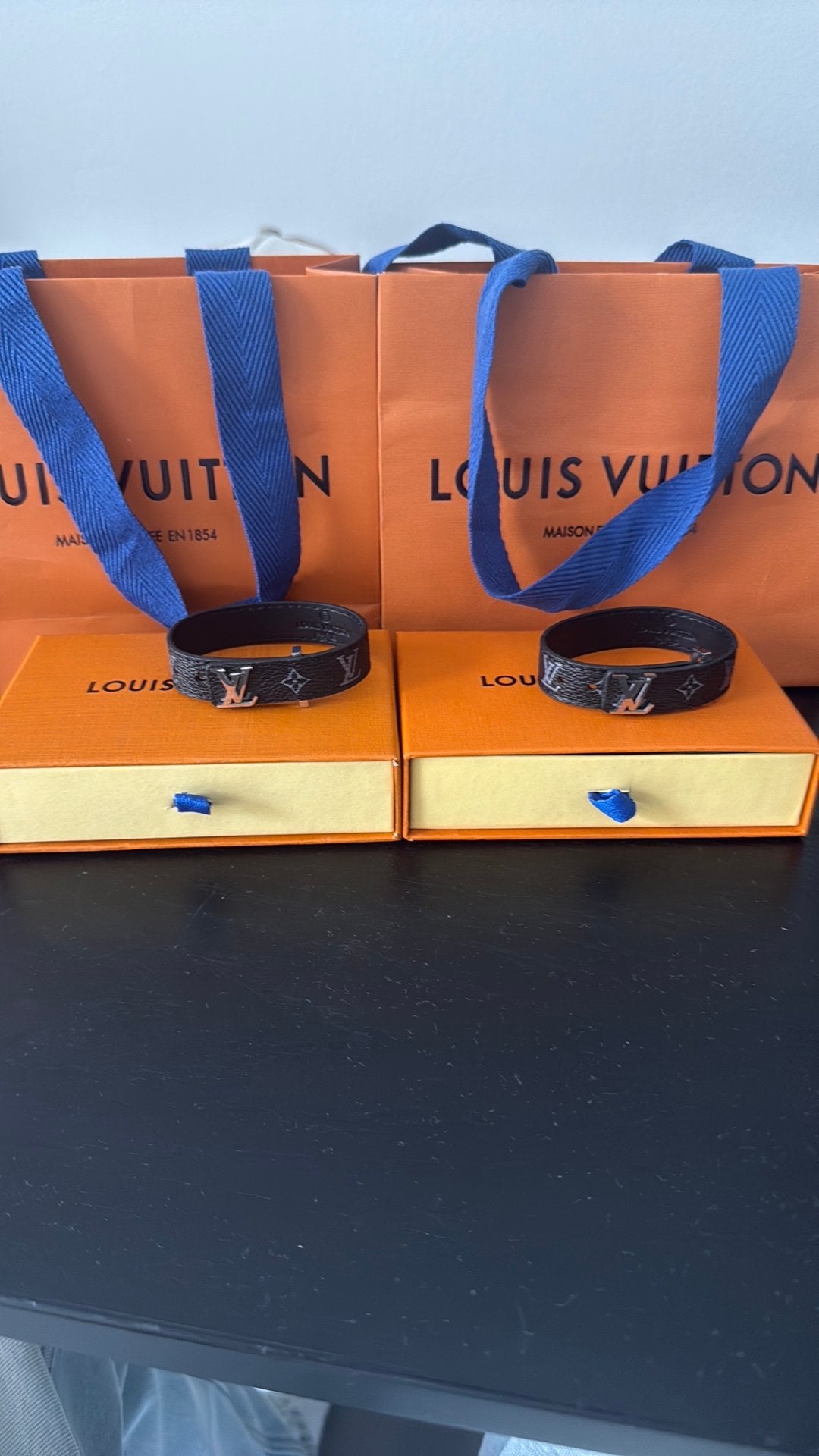 Louis vuitton armband 2x, Verzenden, Zo goed als nieuw