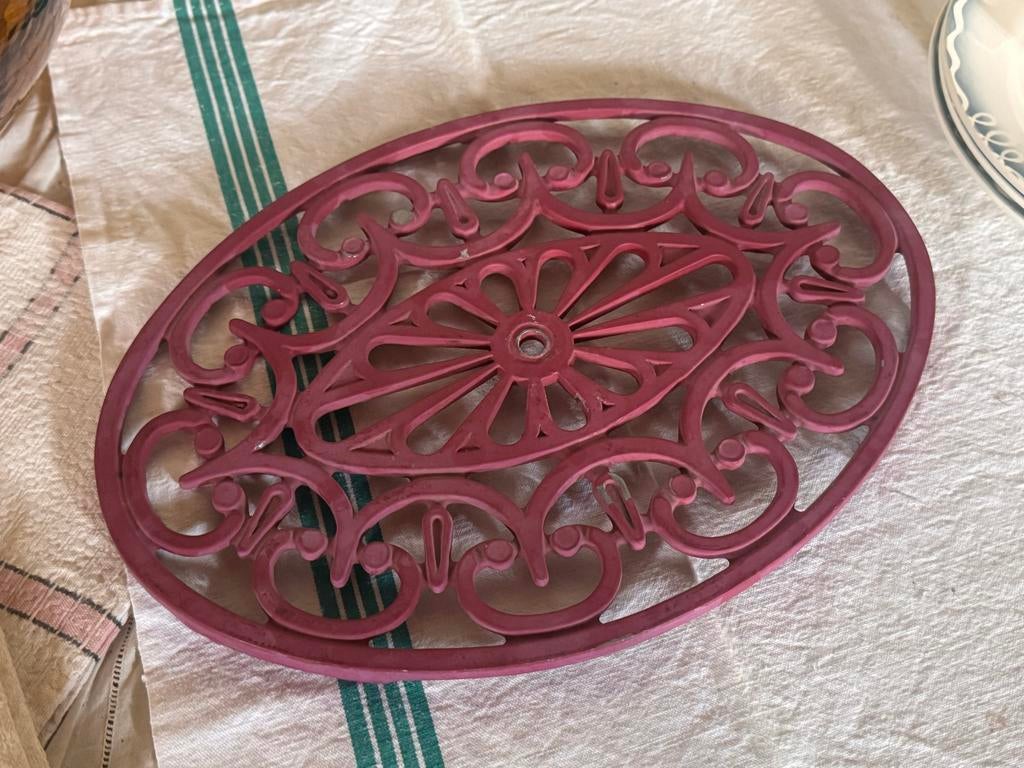 Vintage Aluminium ovale Onderzetter in paars, Ophalen of Verzenden