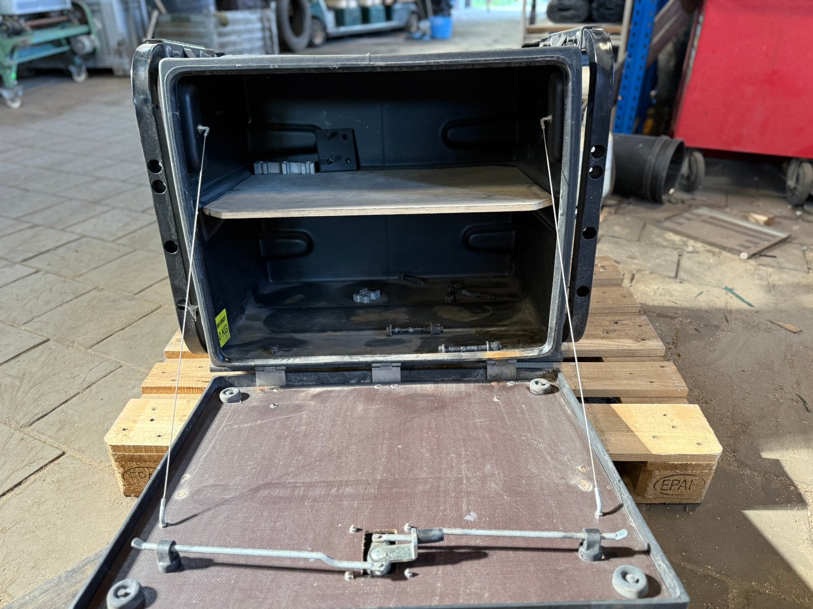 Volvo vrachtwagen gereedschapskist / opbergkist 85 cm, Ophalen, Volvo