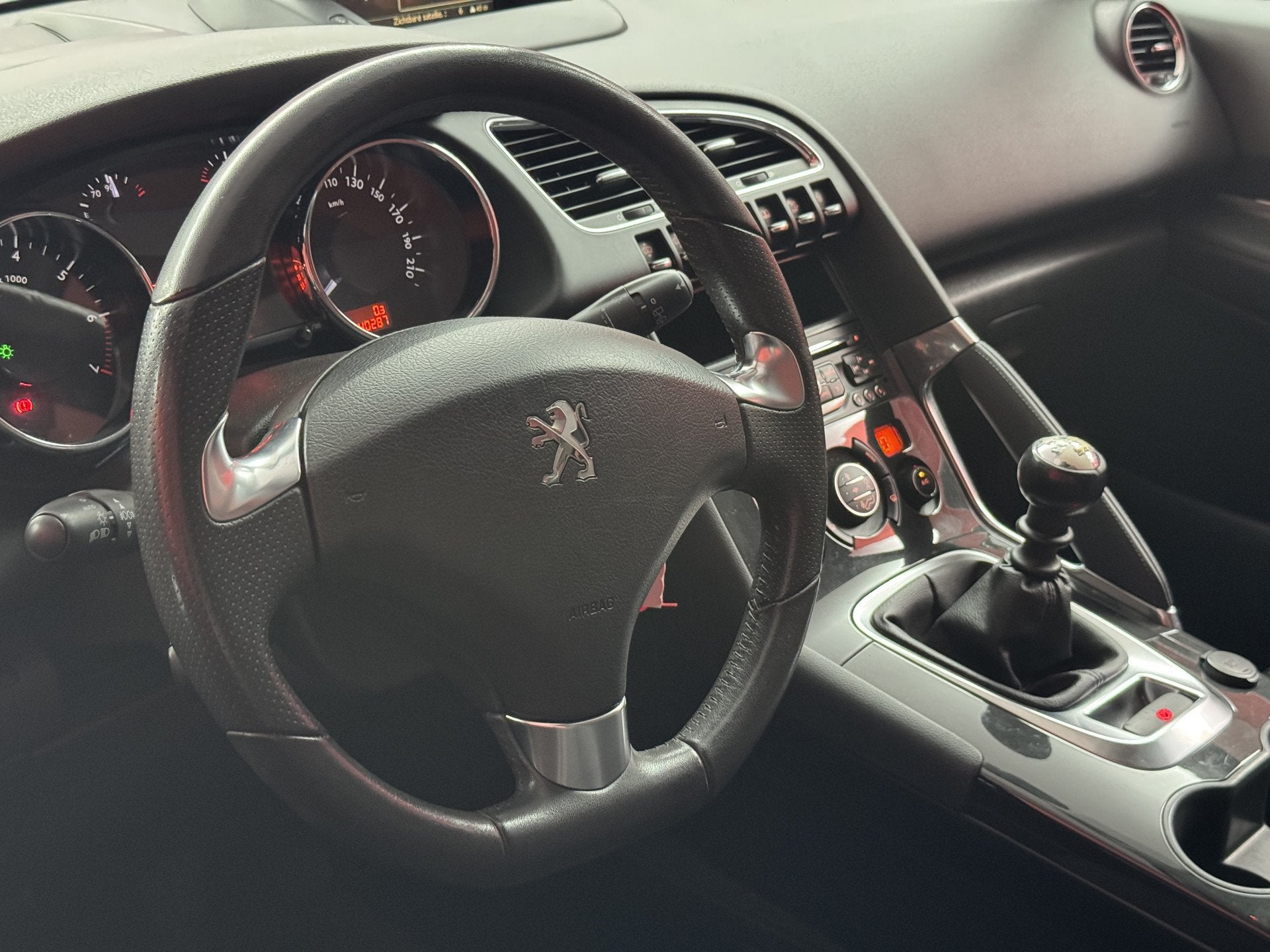 Peugeot 3008 1.2 PureTech Allure | Cruise | Trekhaak | Navi, Auto's, Voorwielaandrijving, Gebruikt, 1199 cc, Leder en Stof