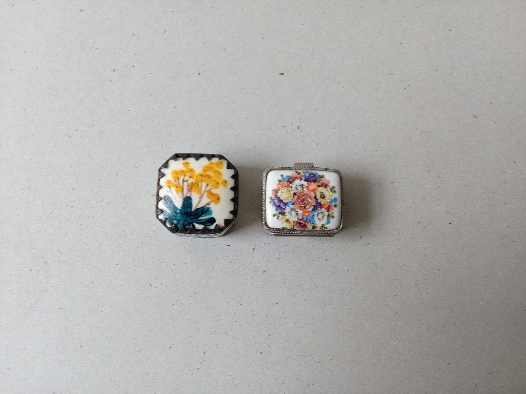 Pillendoosje Porselein/metaal/emaille. Pr.p/st.vanaf, Antiek en Kunst, Ophalen of Verzenden