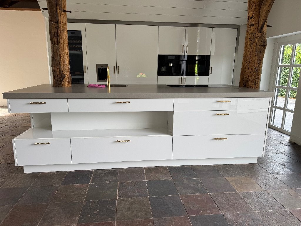 SPOEDVERKOOP !!! Hoogglans maatwerk keuken met kookeiland, Huis en Inrichting, Ophalen, Wit, Zo goed als nieuw, Kunststof