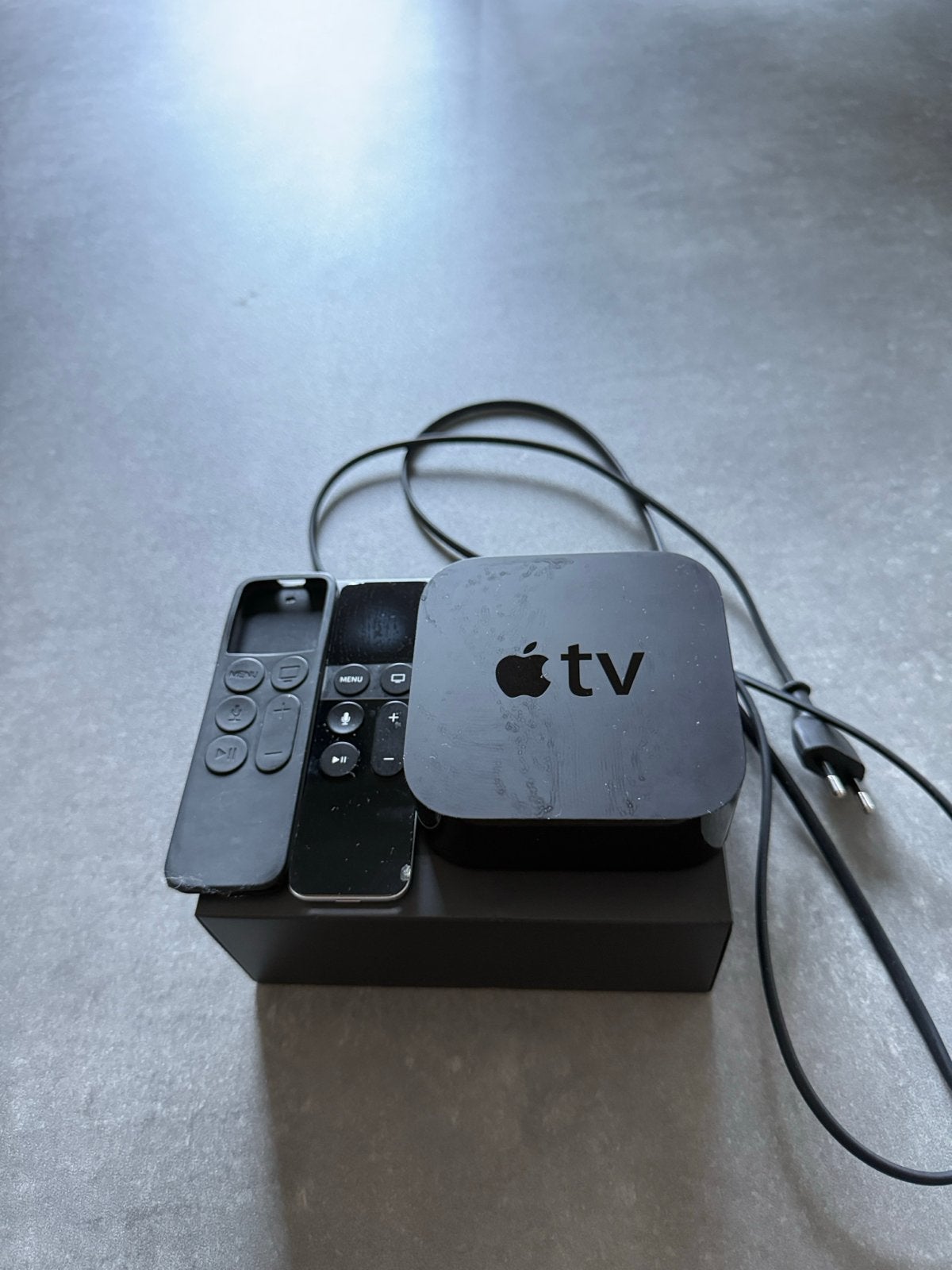 Apple TV HD (A1625, 32GB) met afstandsbediening en hoesje, Ophalen, Gebruikt, HDMI, Minder dan 500 GB