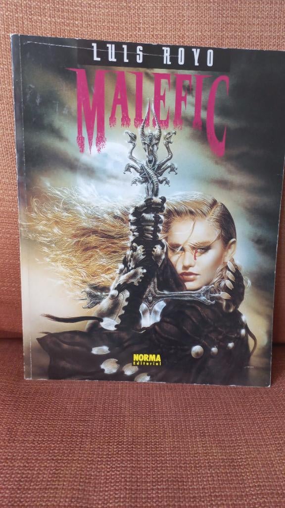 Malefic - Luis Royo, Ophalen of Verzenden, Gelezen, Schilder- en Tekenkunst, Luis Royo