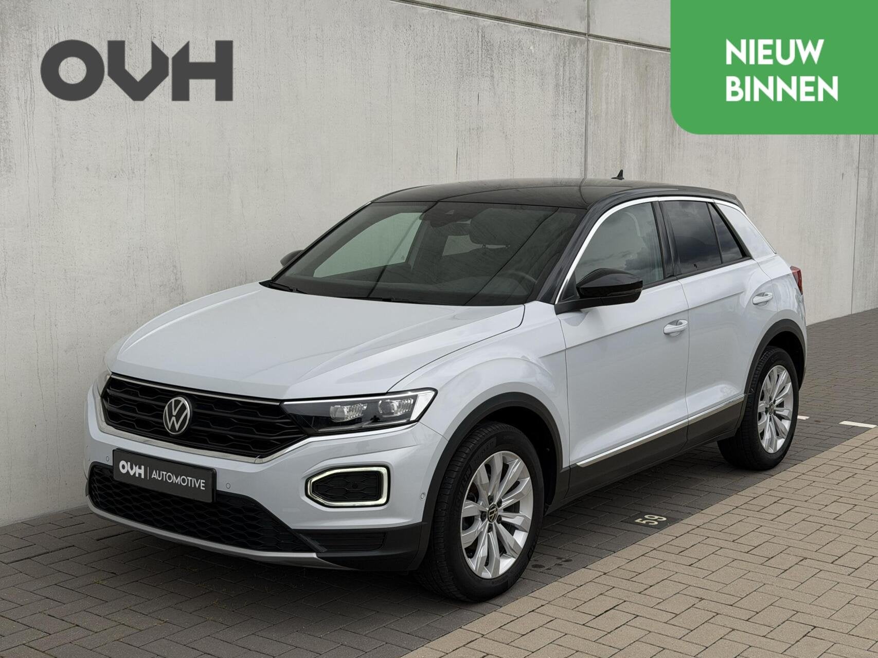 Volkswagen T-Roc 1.5 TSI DSG Sport | Virtual | LED | trekhaa, Stof, 4 cilinders, 150 pk, Bedrijf