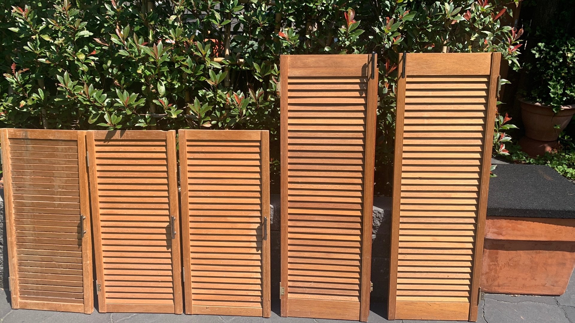 Houten Louvredeur met hang- en sluitwerk, Ophalen, Gebruikt, Minder dan 80 cm, 215 cm of meer