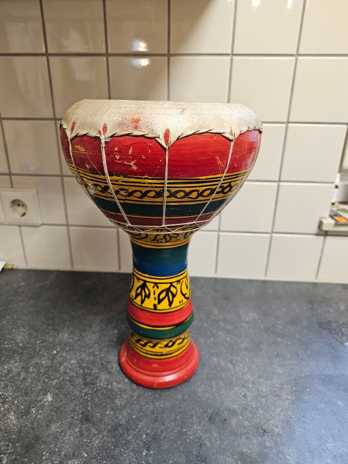 Kleurrijke Handgeschilderde Djembe Trommel, Ophalen of Verzenden, Gebruikt, Trommel
