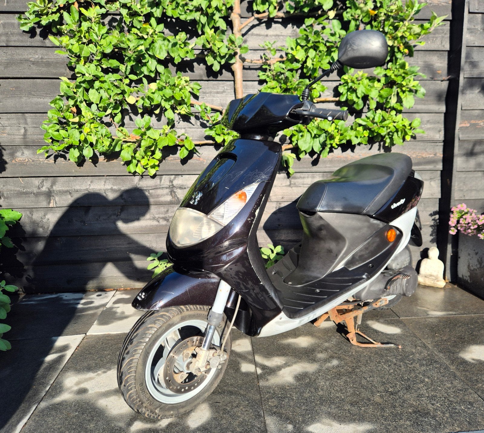 Te koop: Zwarte Peugeot Vivacity, Ophalen, Gebruikt, Maximaal 45 km/u, Benzine