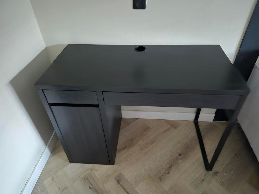 IKEA Micke Bureau Zwart/Bruin 105x50, Huis en Inrichting, Bureaus, Ophalen of Verzenden