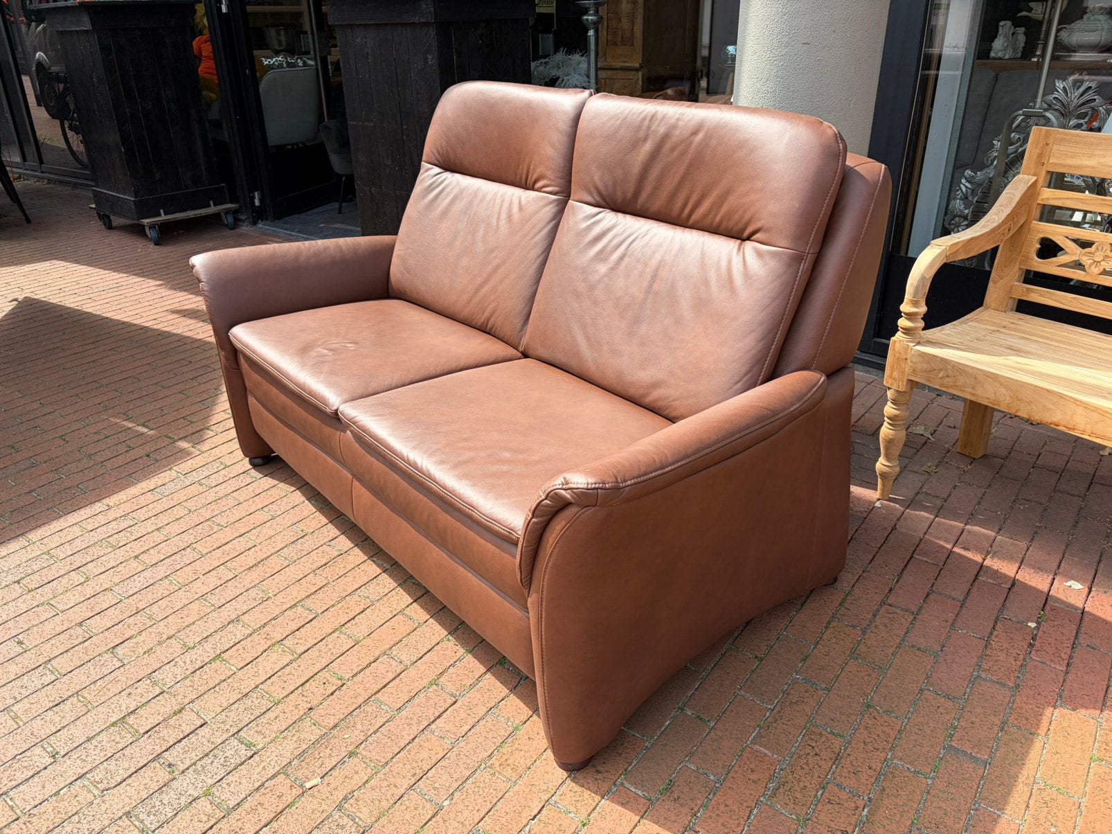 Nieuwe 2 zits lederen bank . Kleur bruin, Ophalen, Zo goed als nieuw, 75 tot 100 cm, Leer