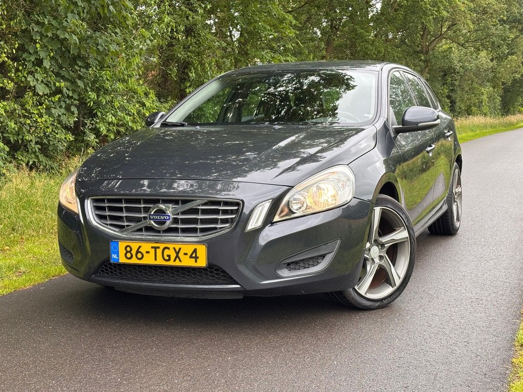 Volvo V60 1.6 T3 Kinetic | Cruise + Airco, Auto's, Voorwielaandrijving, 15 km/l, Gebruikt, 4 cilinders