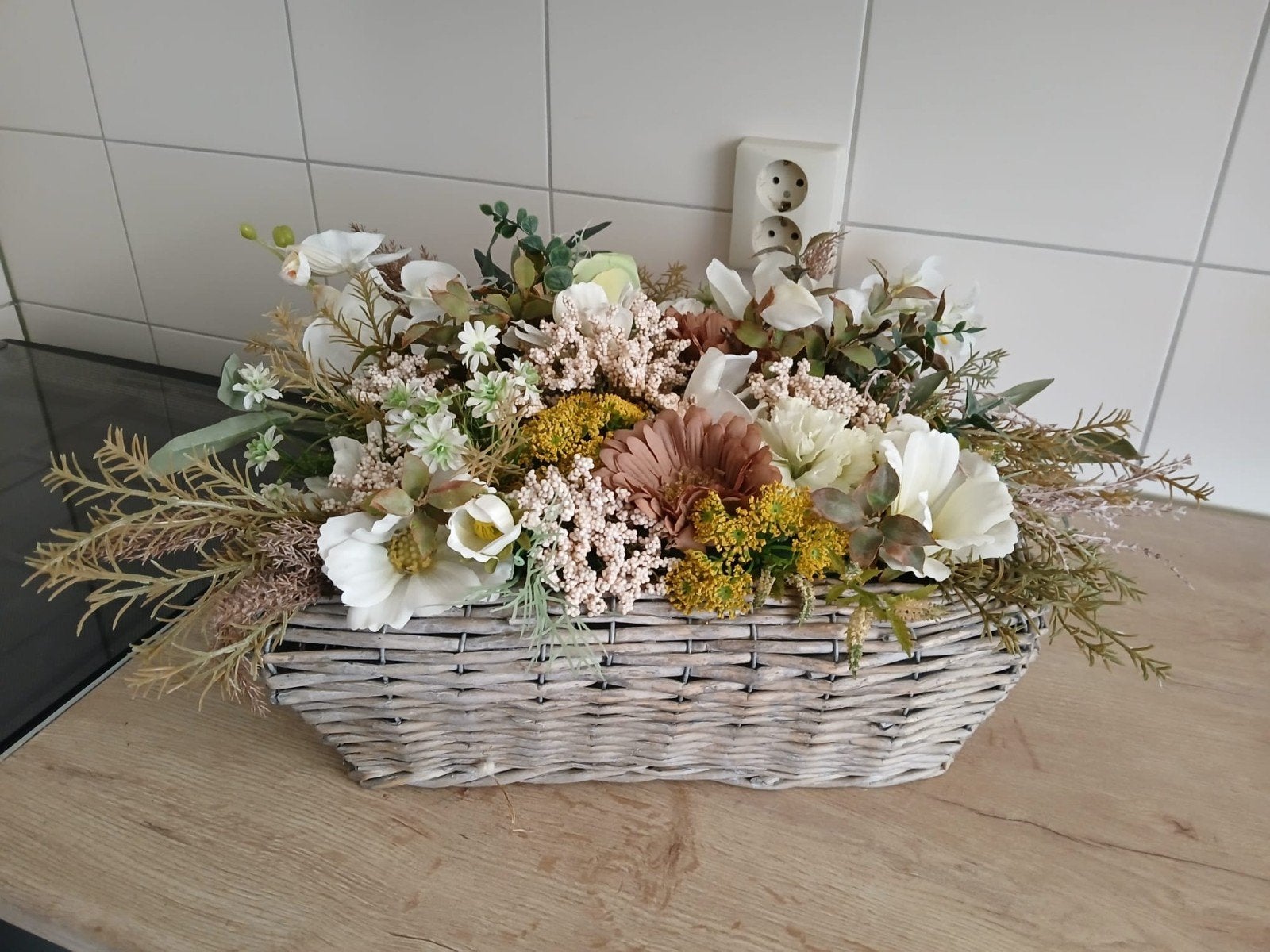 mooi kunst bloemstuk in rotanmand, Huis en Inrichting, Ophalen