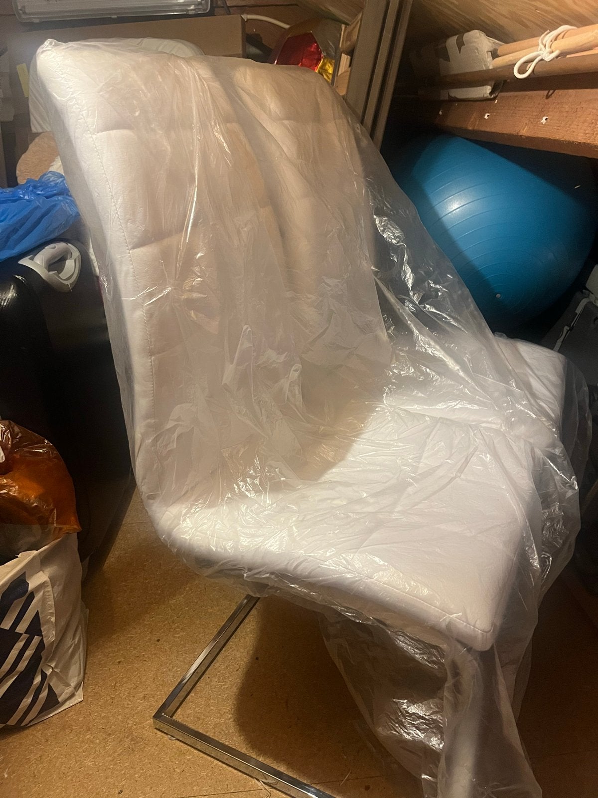 Nieuw!Stijlvolle witte eetkamerstoelen met chromen onderstel, Ophalen, Wit, Zo goed als nieuw, Metaal