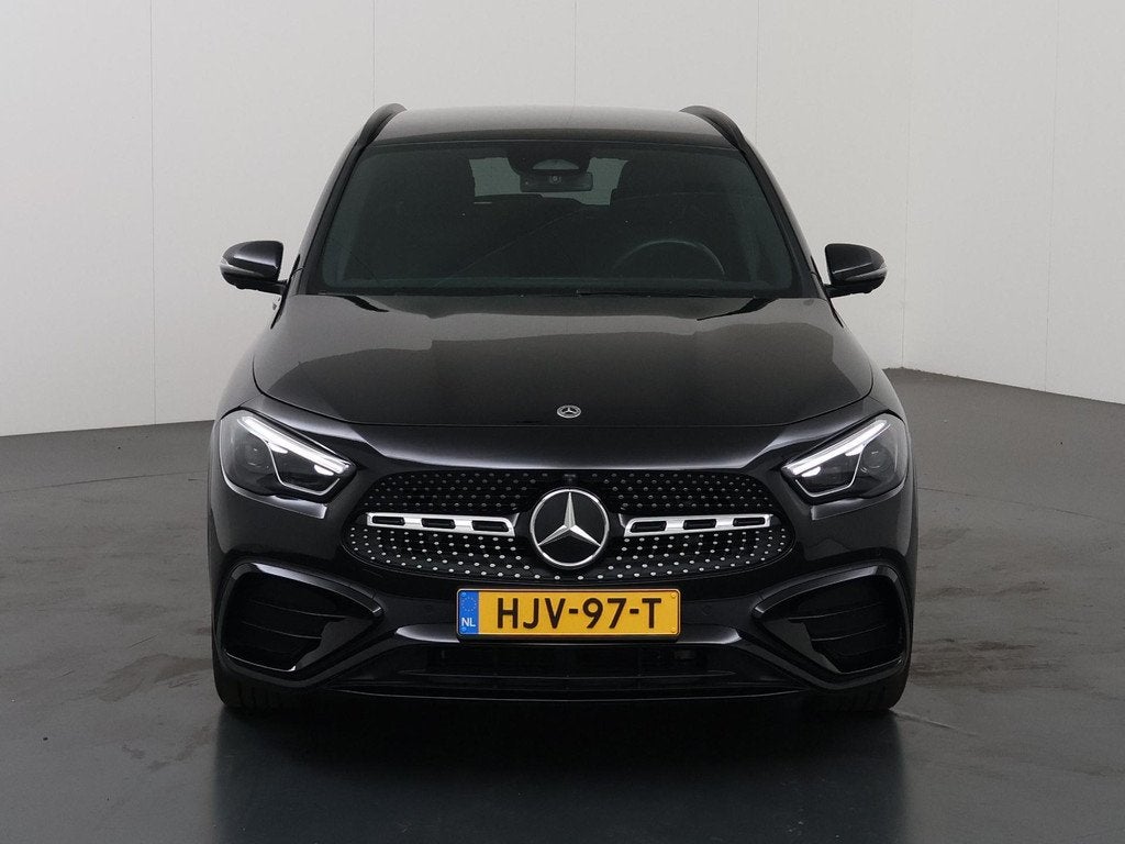 Mercedes-Benz GLA-klasse 180 AMG Line | AMG | Stoelverwarmin, Auto's, Mercedes-Benz, Gebruikt, 4 cilinders, Zwart, Bedrijf