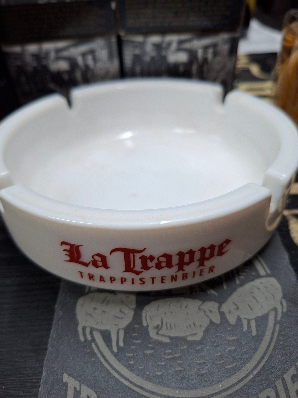 La Trappe Trappistenbier Asbak - Wit met Rood Logo, Ophalen of Verzenden, Zo goed als nieuw, Reclamebord, Plaat of Schild, La Trappe