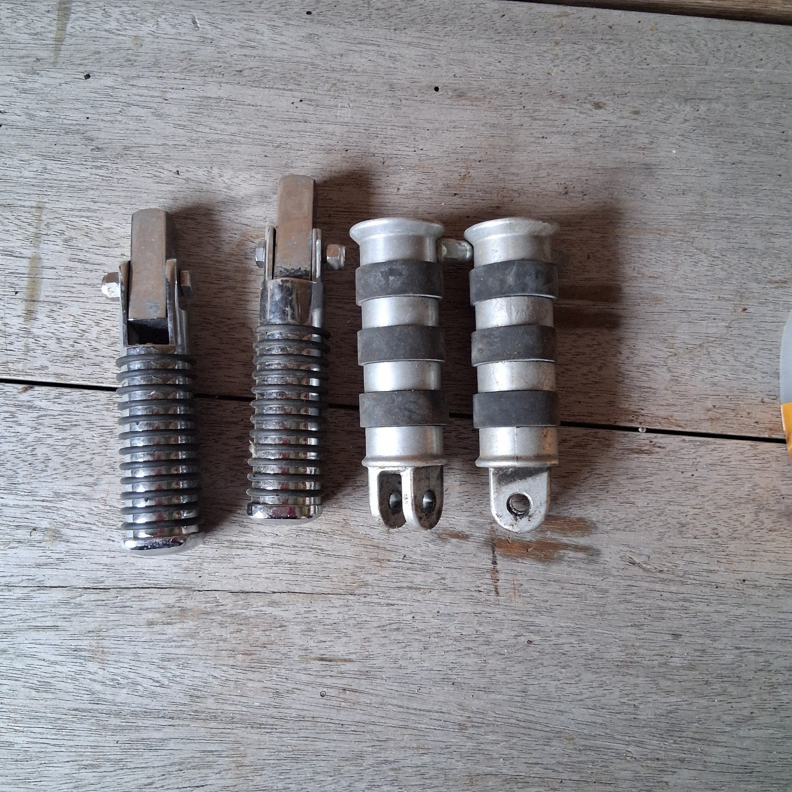 Voetstepjes voor een motor, Ophalen