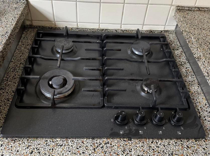 Zwart Ikea gasfornuis met wokbrander, 58x51 cm, Ophalen of Verzenden, Zo goed als nieuw, Inbouw, Gas