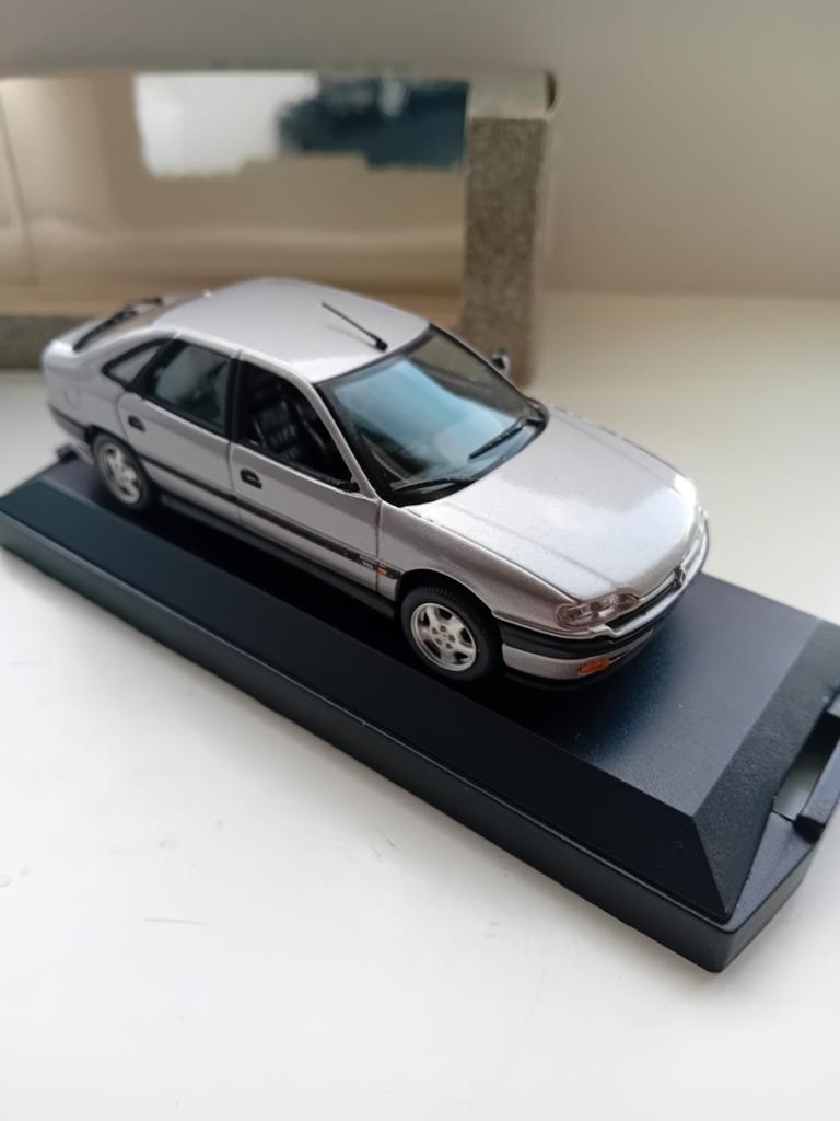 Renault Safrane RXE V6 1993., Hobby en Vrije tijd, Modelauto's | 1:43, Ophalen of Verzenden, Auto, Overige merken
