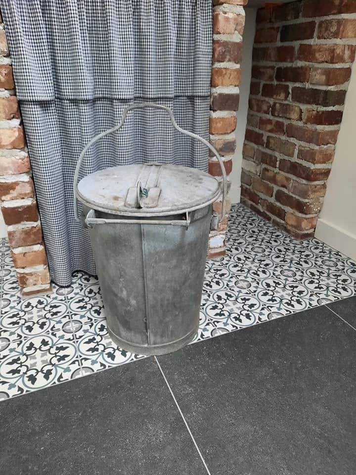 De echte oude zinken vuilnisbak retro vuilbak, Ophalen, Gebruikt