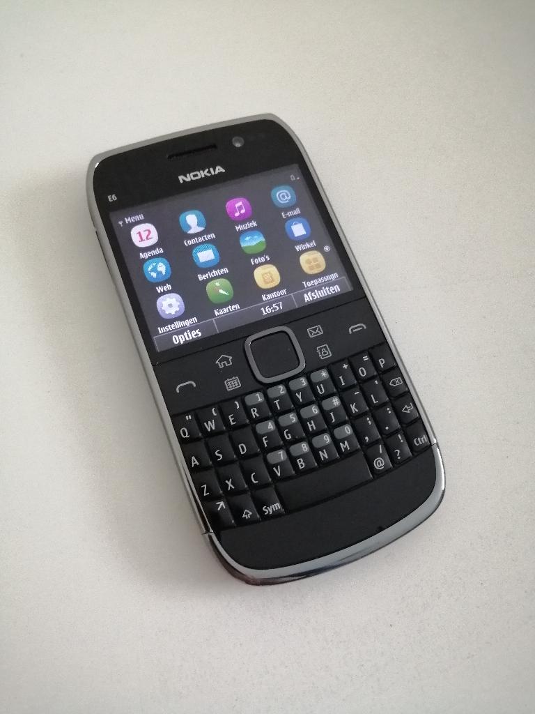 OP=OP!!! NOKIA E6-00 SMARTPHONE | GPS | RADIO | WIFI | 8MP, Telecommunicatie, Mobiele telefoons | Nokia, Gebruikt, Verzenden, Zwart