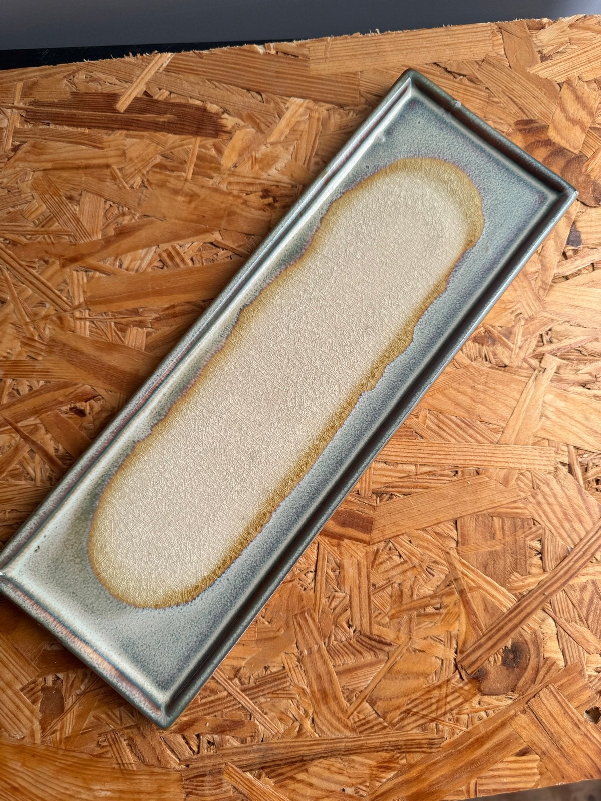Keramische serveerschaal - Langwerpig, Snij-/serveerplank, Ophalen of Verzenden, Zo goed als nieuw, Steen/keramiek