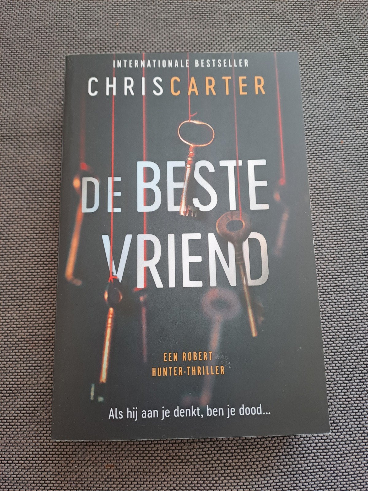 De Beste Vriend - Chris Carter (Robert Hunter-thriller), Boeken, Thrillers, Ophalen of Verzenden, Zo goed als nieuw, Chris Carter